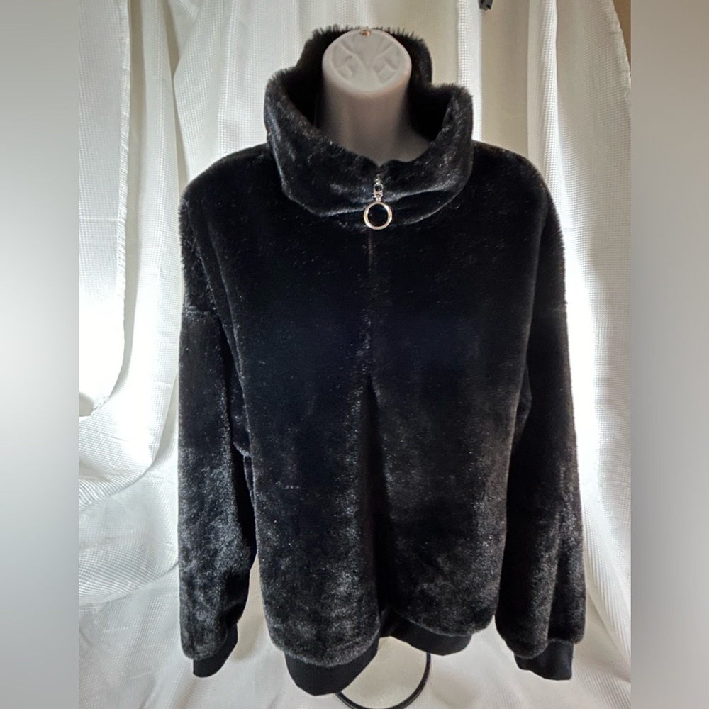 Woman’s Nine West faux fur 1/4 zipper long sleeve sweater